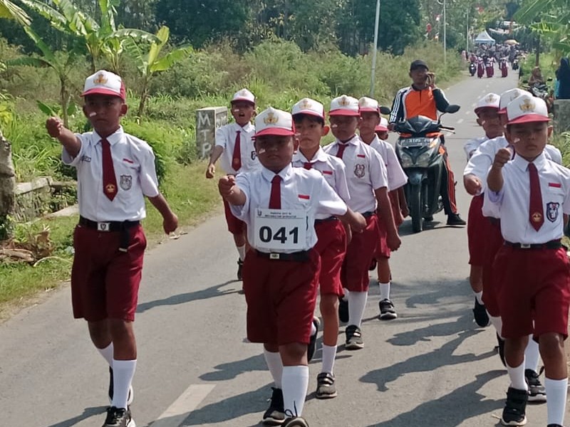 MEMPERINGATI DAN MEMERIAHKAN HUT RI YANG KE 80